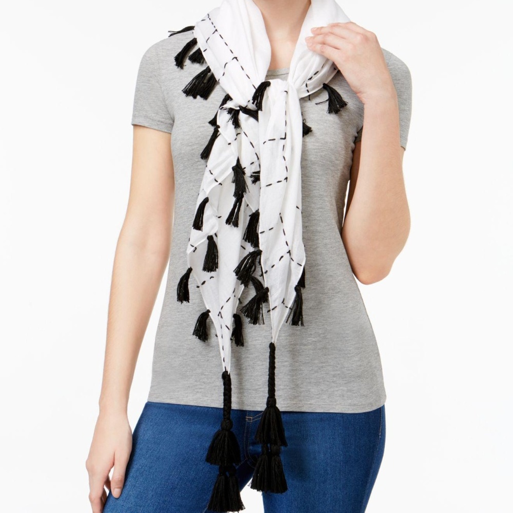 STEVE MADDEN RUNNING STITCH TASSEL SCARF WRAP - Picture 1 of 4